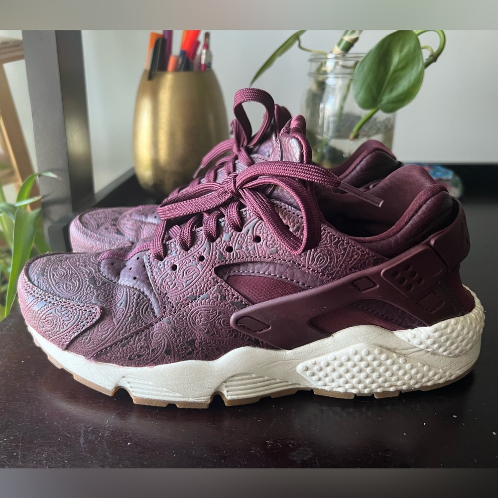 Women’s Nike Hurache’s